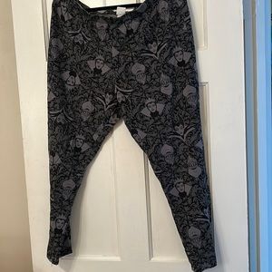 Torrid size 3 (22/24) Disney villains leggings